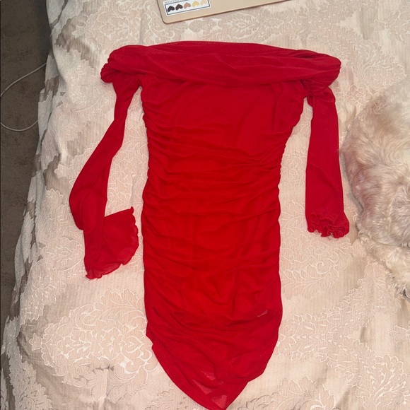 Elegant Red Off-Shoulder Dress - Picture 1 of 1